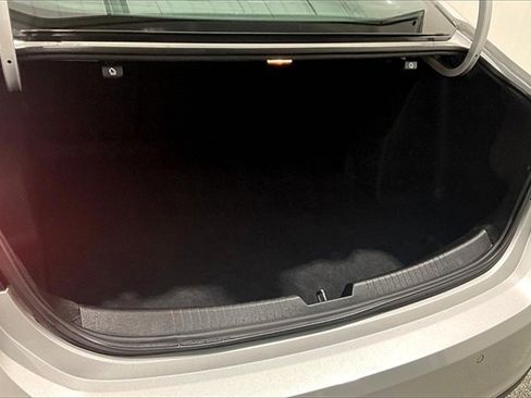 Used 2020 Chevrolet Malibu LT image 38