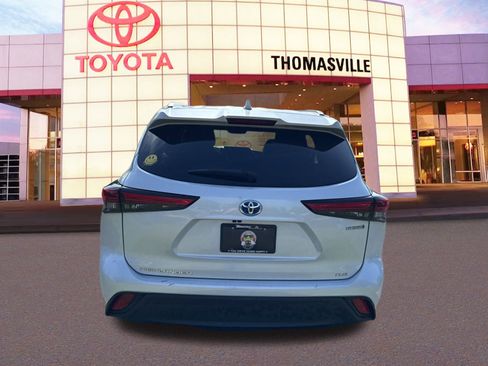 Used 2023 Toyota Highlander Bronze Edition image 6