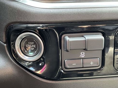 Used 2025 GMC Sierra 1500 SLT RWD image 18