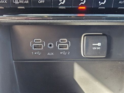 Used 2023 Jeep Grand Cherokee L Laredo image 24