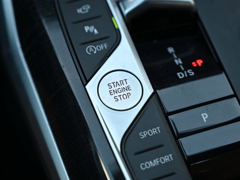 Used 2024 BMW 330i xDrive Sedan w/ Premium Package image 30