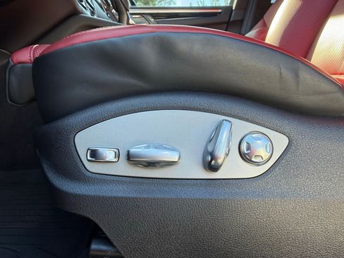 Certified 2025 Porsche Macan image 28