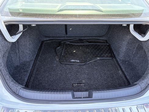 Used 2023 Volkswagen Jetta SE FWD image 7