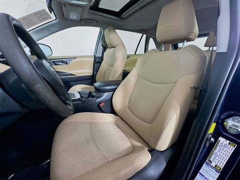 Used 2020 Toyota RAV4 XLE w/ Convenience Package image 20