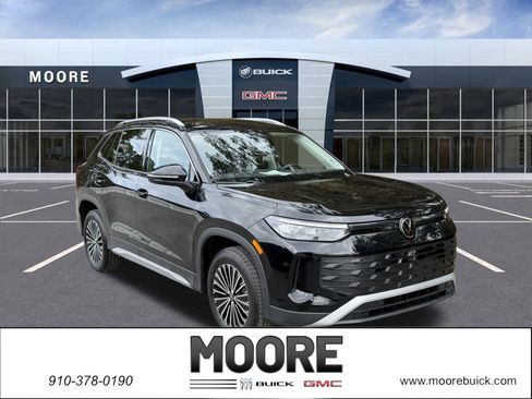 Used 2025 Volkswagen Tiguan S image 1