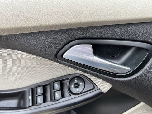 Used 2013 Ford Focus SE FWD image 19