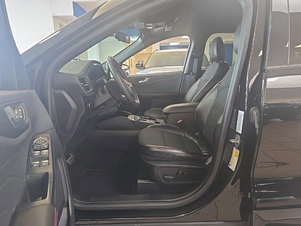 Used 2023 Ford Escape ST-Line w/ Tech Pack #1 AWD/4WD image 12