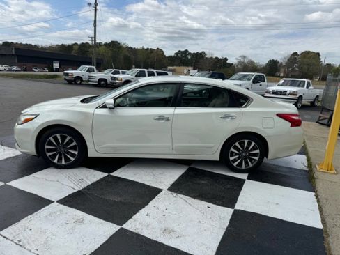 Used 2016 Nissan Altima 2.5 SV w/ Convenience Package image 5