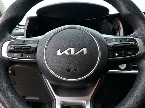 Used 2023 Kia K5 LXS image 32