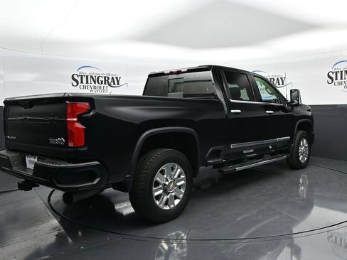 Used 2024 Chevrolet Silverado 2500 High Country w/ High Country Premium Package AWD/4WD image 4