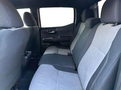 Used 2020 Toyota Tacoma TRD Sport w/ Technology Package image 11