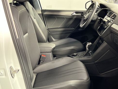 Used 2023 Volkswagen Tiguan SE AWD/4WD image 29