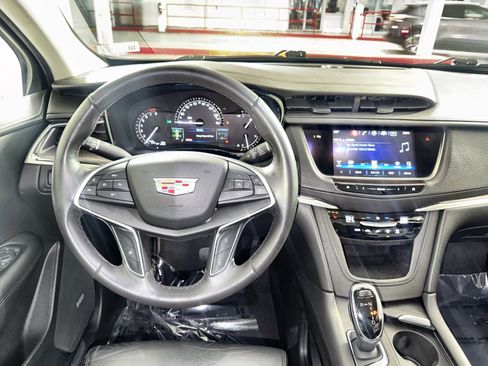 Used 2017 Cadillac XT5 Luxury image 16