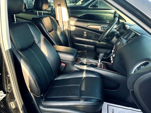 Used 2019 Nissan Pathfinder Platinum w/ Cargo Package image 16