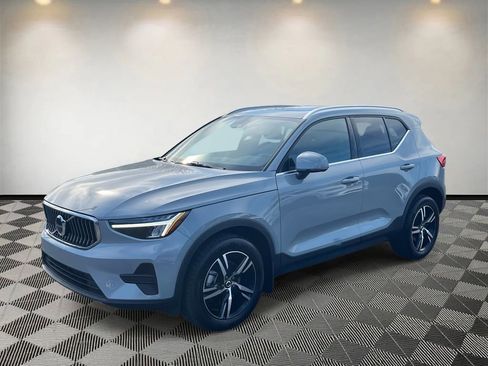 Used 2025 Volvo XC40 B5 Core w/ Protection Package Premier image 7