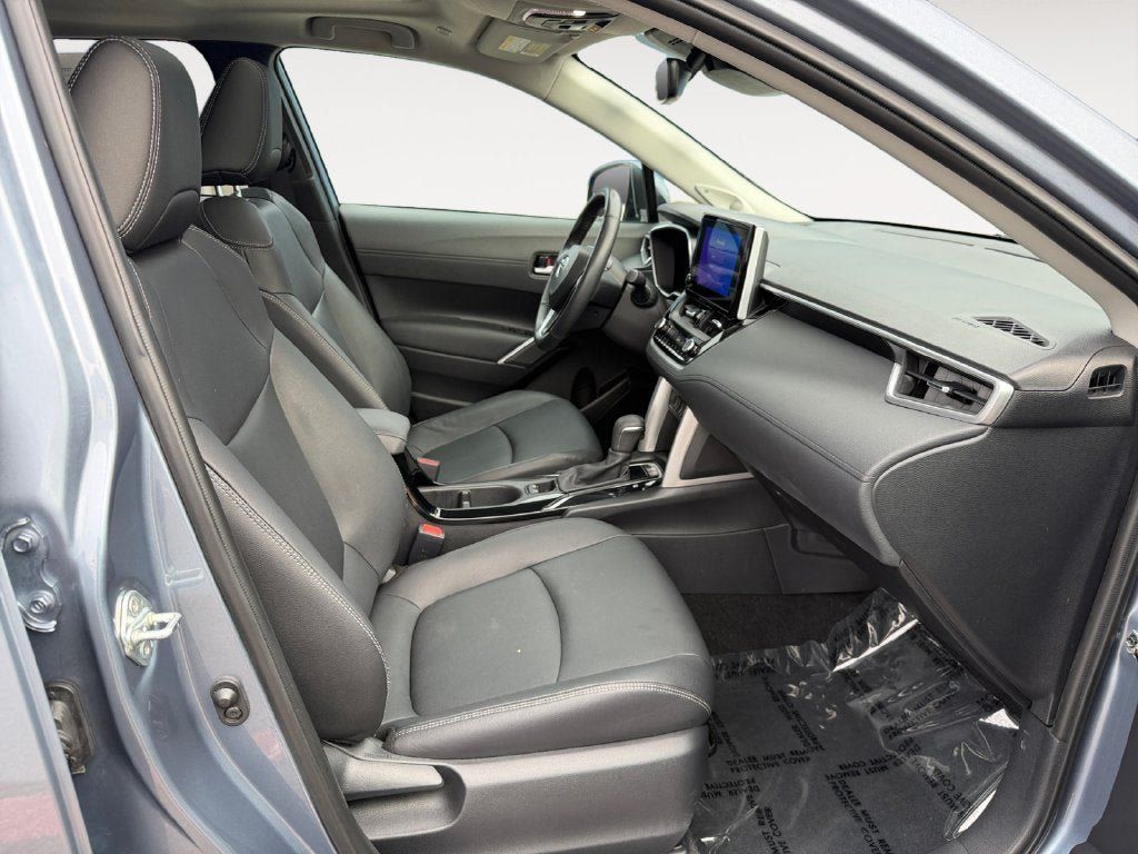 Used 2023 Toyota Corolla Cross XLE w/ Convenience Package AWD/4WD image 24