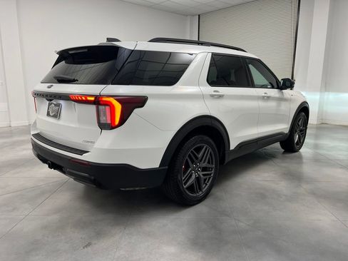 Used 2025 Ford Explorer ST-Line w/ ST-Line Street Pack image 7