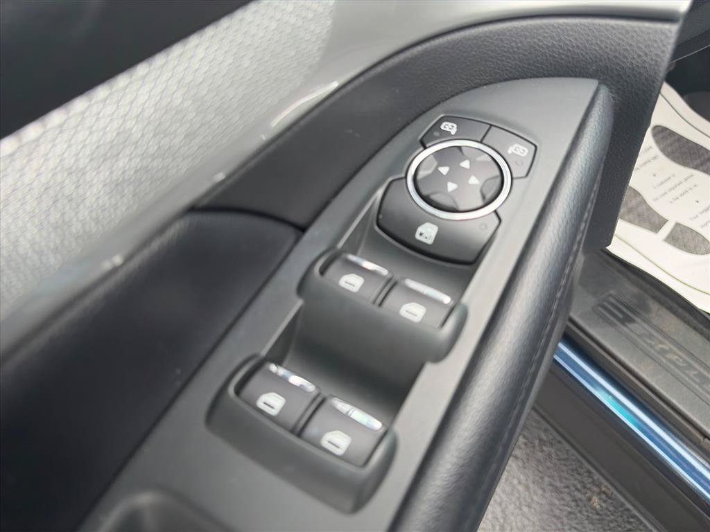 Used 2017 Ford Explorer XLT w/ Equipment Group 201A FWD image 19