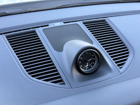 Used 2025 Porsche Macan image 18