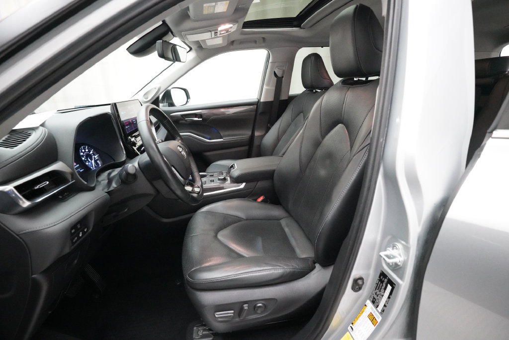 Used 2021 Toyota Highlander Limited AWD/4WD image 7
