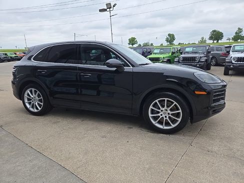 Used 2024 Porsche Cayenne w/ Premium Package AWD/4WD image 14