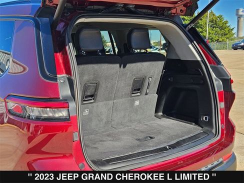 Used 2023 Jeep Grand Cherokee L Limited w/ Black Appearance Package image 36
