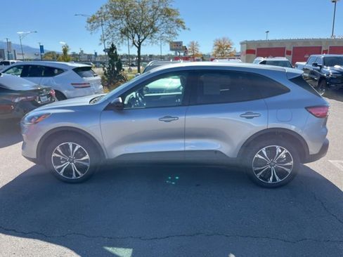 Used 2022 Ford Escape SE w/ SE Sport Appearance Package image 8