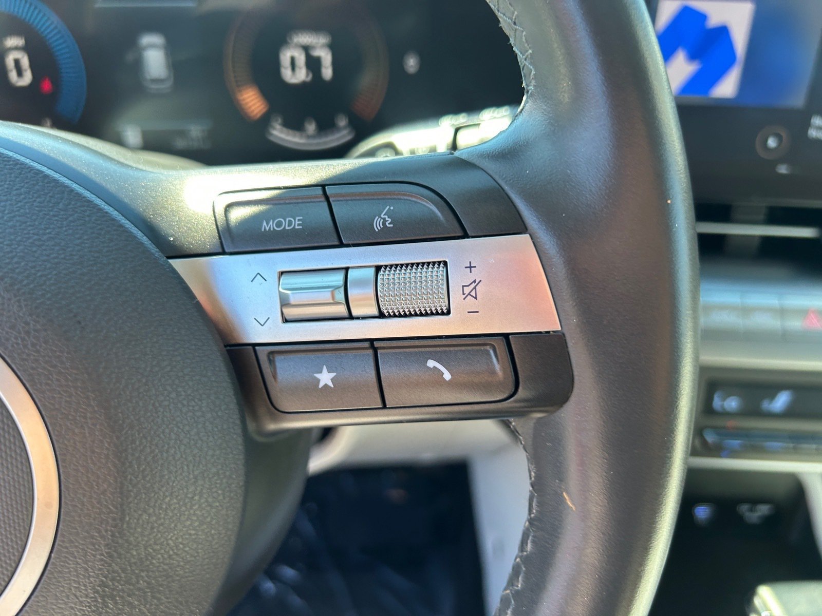 Used 2025 Hyundai Kona SEL FWD image 30