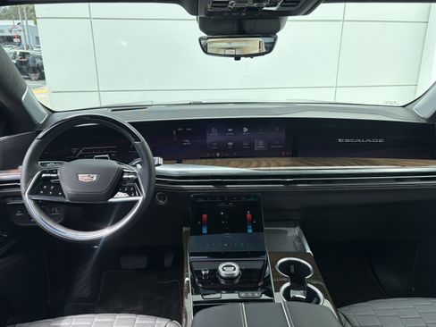 Certified 2025 Cadillac Escalade Premium Luxury Platinum AWD/4WD image 23
