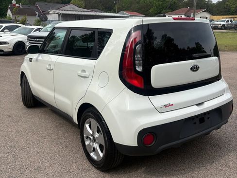 Used 2018 Kia Soul FWD image 4