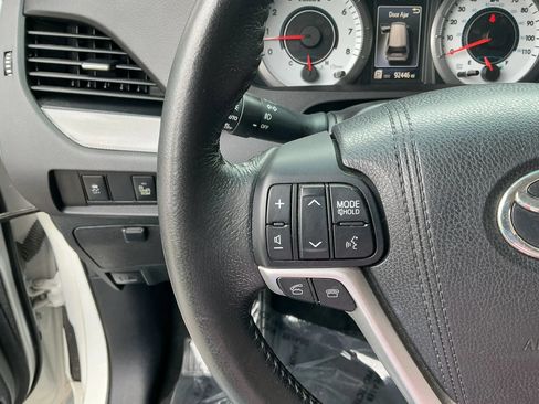 Used 2015 Toyota Sienna SE w/ SE Preferred Package FWD image 23