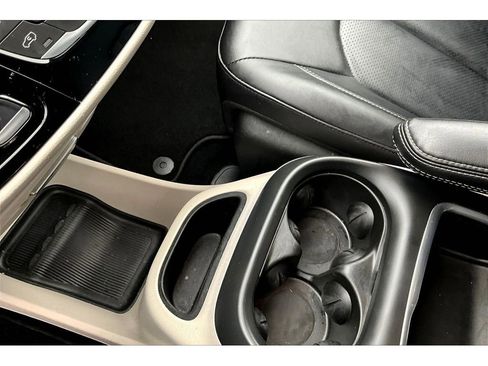 Certified 2024 Chrysler Pacifica Touring-L FWD image 17