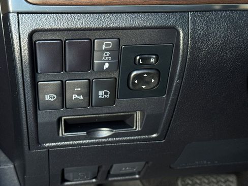 Used 2020 Toyota Land Cruiser Heritage Edition AWD/4WD image 39