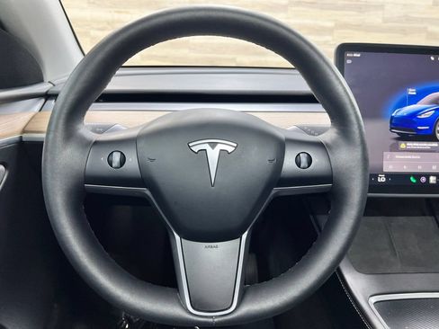 Used 2025 Tesla Model Y Long Range AWD/4WD image 17