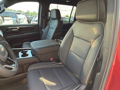 New 2026 Chevrolet Suburban Premier w/ Sun And Tow Package AWD/4WD image 17
