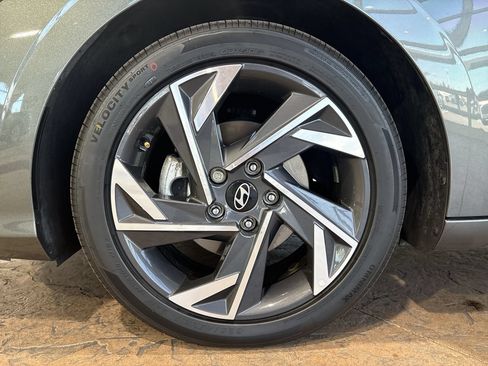 Used 2025 Hyundai Elantra SEL FWD image 10