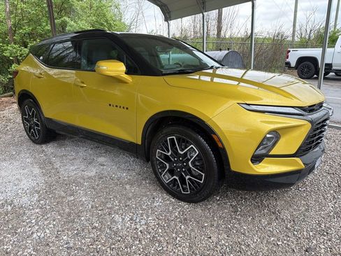 Used 2023 Chevrolet Blazer RS w/ Enhanced Convenience Package image 2