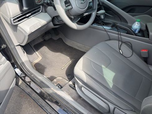 Used 2023 Hyundai Elantra SEL image 5