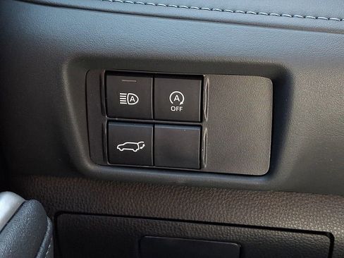 Used 2023 Toyota Highlander XLE AWD/4WD image 29