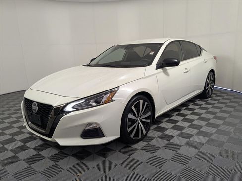 Used 2021 Nissan Altima 2.5 SR image 1