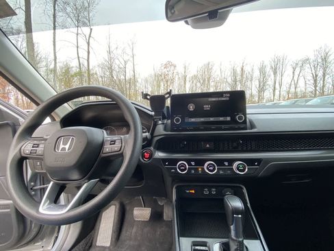 Used 2023 Honda CR-V EX image 19