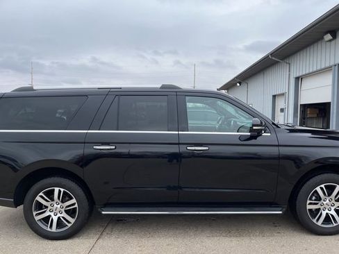 Used 2022 Ford Expedition Max Limited image 4