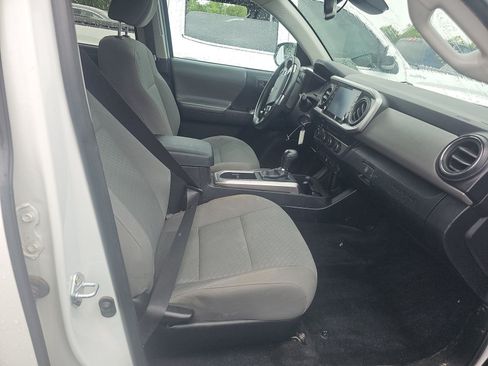 Used 2021 Toyota Tacoma SR5 AWD/4WD image 13