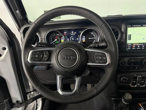 Used 2023 Jeep Wrangler Unlimited Sahara AWD/4WD image 16