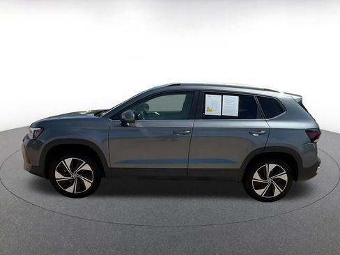Used 2026 Volkswagen Taos SE AWD/4WD image 9
