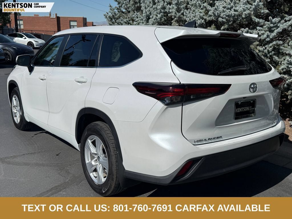 Used 2025 Toyota Highlander LE AWD/4WD image 6
