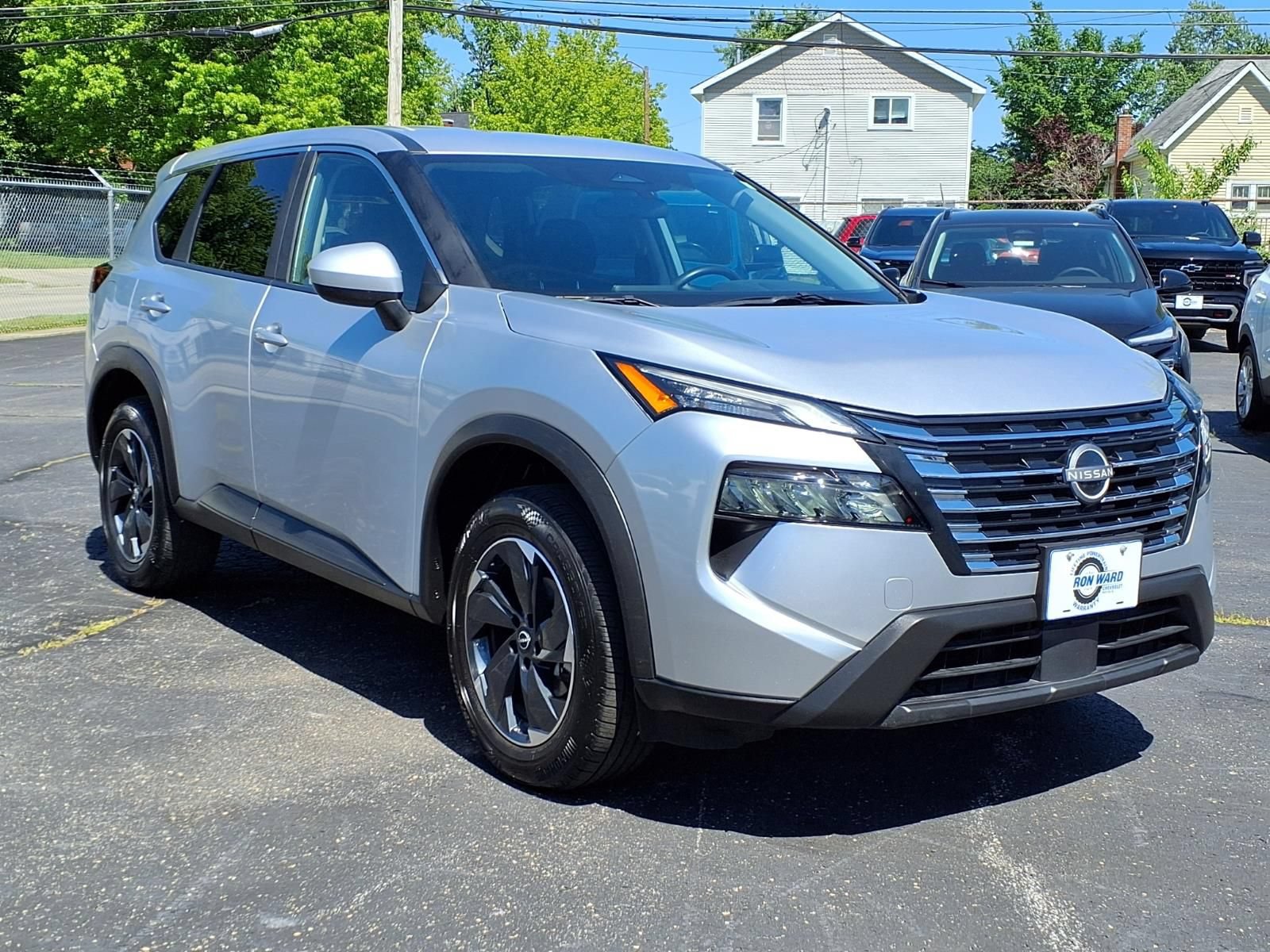 Used 2025 Nissan Rogue SV AWD/4WD image 5