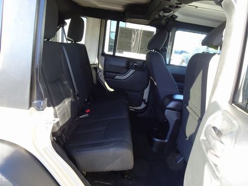 Used 2018 Jeep Wrangler Unlimited Sport S image 16