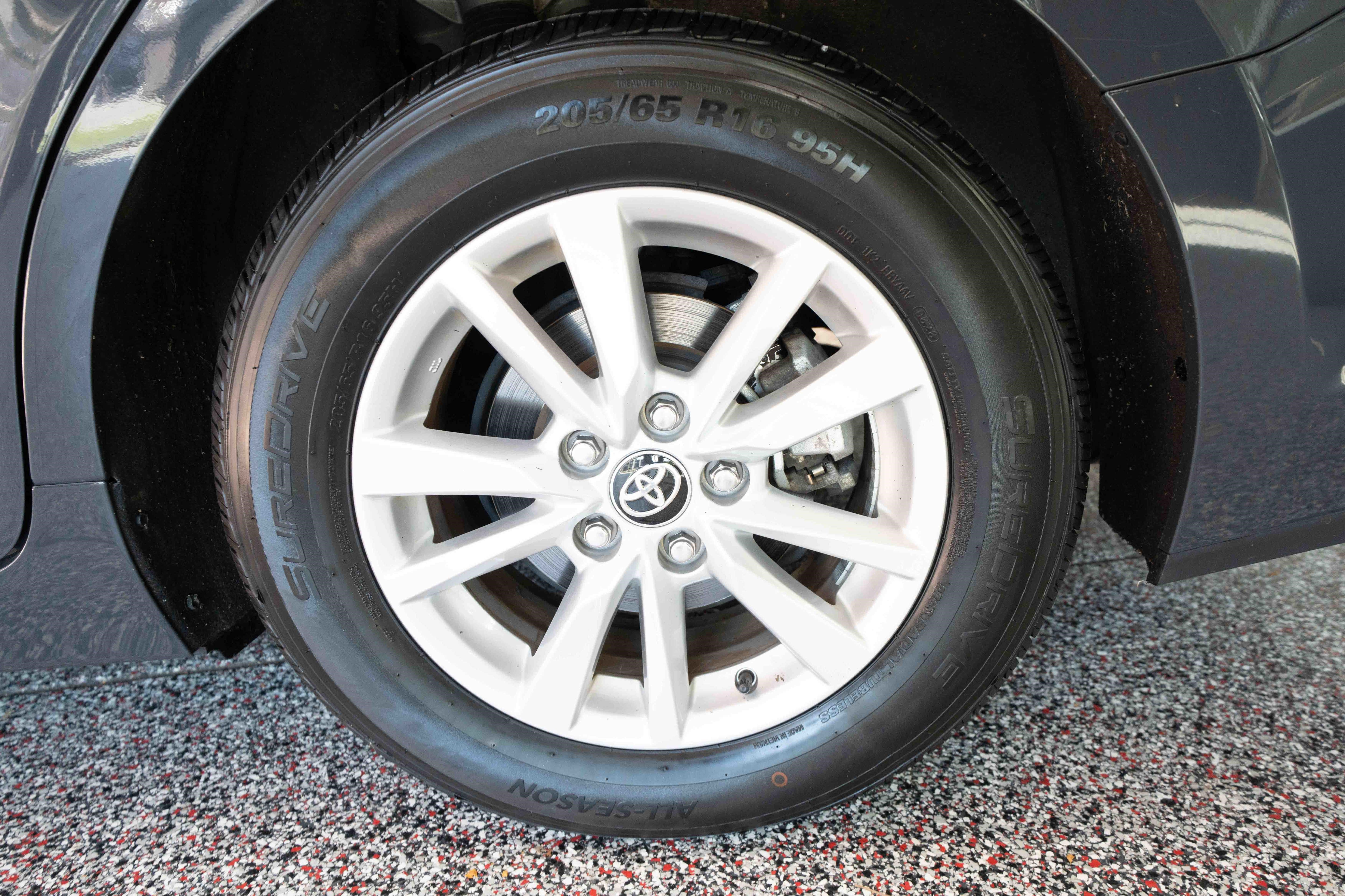 Used 2025 Toyota Camry LE FWD image 28