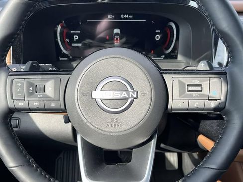 Used 2025 Nissan Pathfinder Platinum FWD image 15